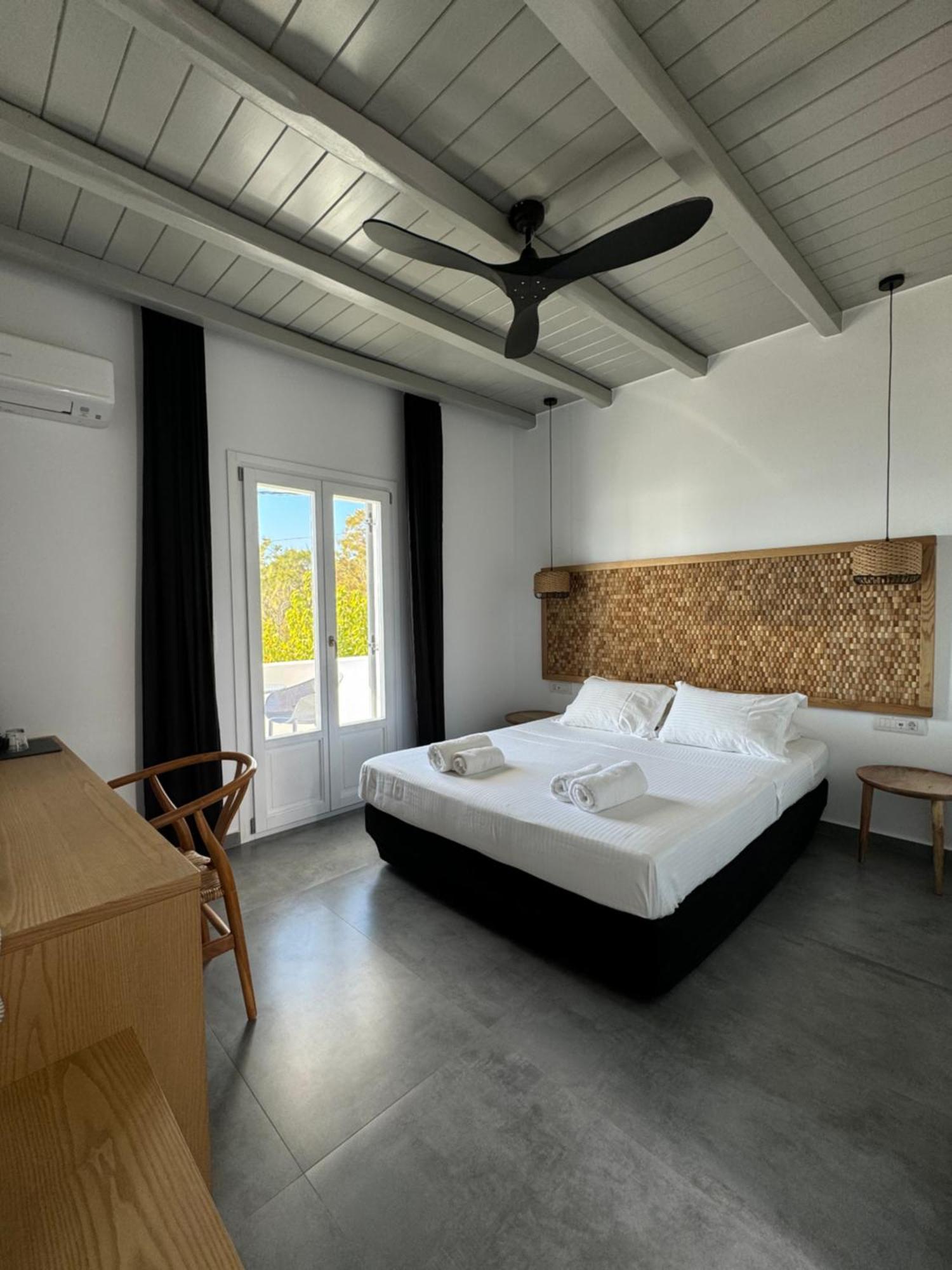 Parian Village Beach Hotel - Adults Only Páros Quarto foto